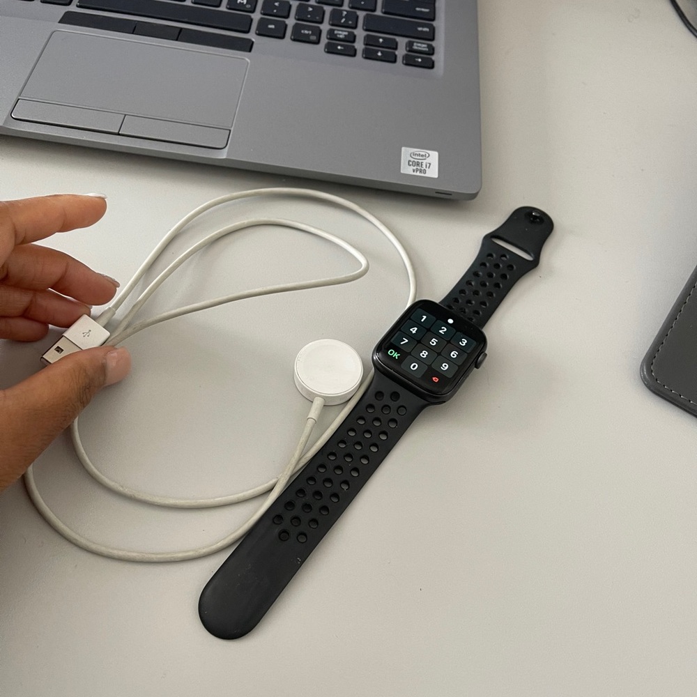 Apple Watch Nike series4 44mm. Space. Black